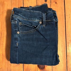 Express skinny midrise.  NEW WITHOUT TAGS.  4 LONG